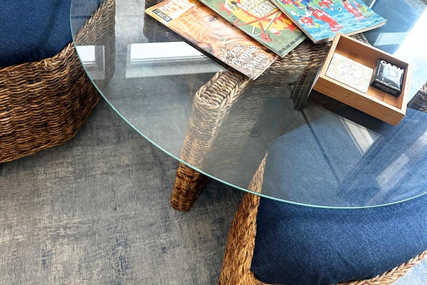 Introducing extra seating! This is the coolest coffee table around.