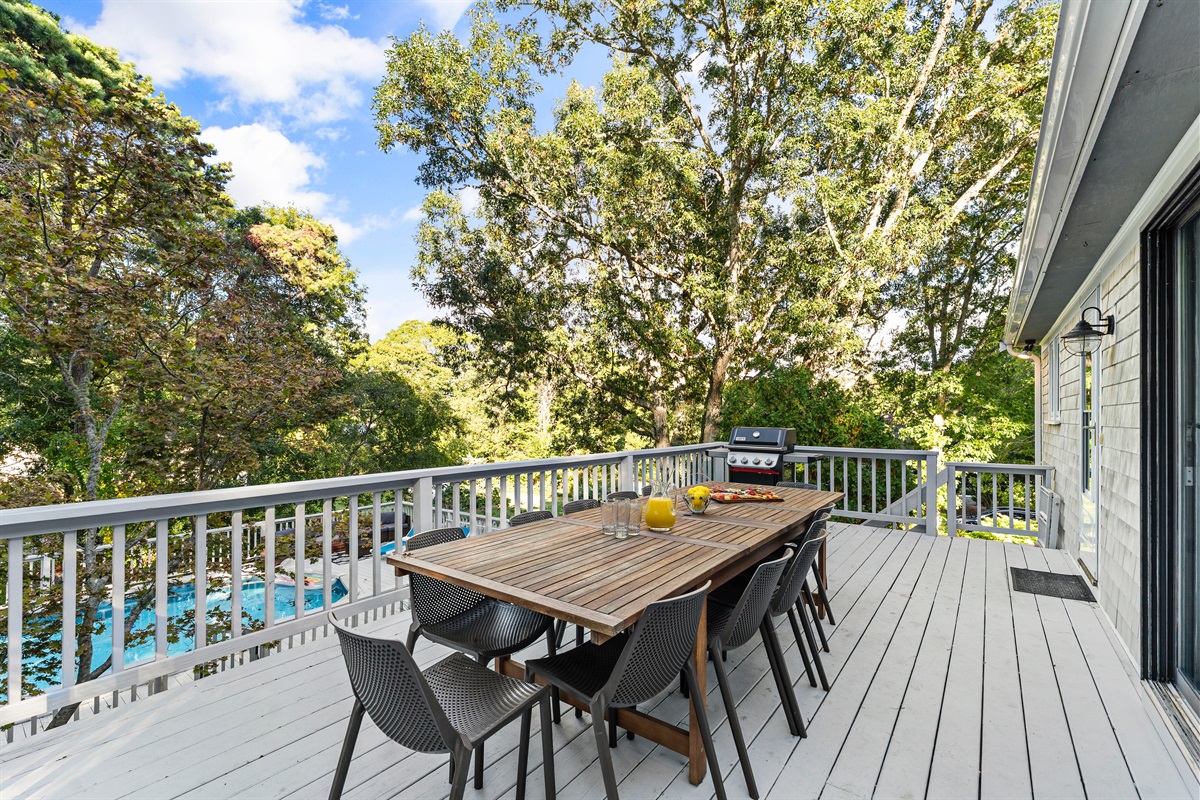 Make unforgettable memories with outdoor dining! Gather, laugh, and enjoy meals under the open sky.