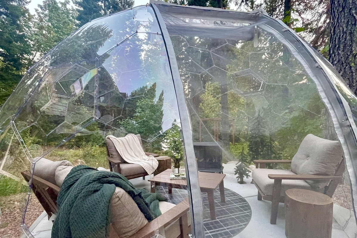 Geo Dome - lounging under the stars, all year round!