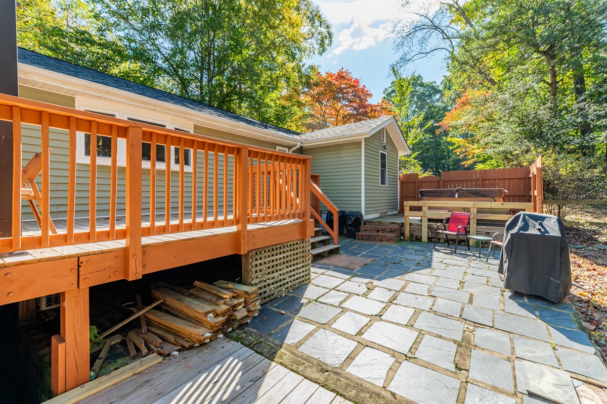 Outdoor: Spacious deck/patio surrounded by vibrant trees, perfect for relaxation and barbecues!