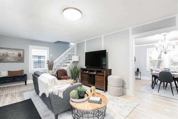 South Bend Serenity: Mid-Century 3BR 5min to ND, photo 6