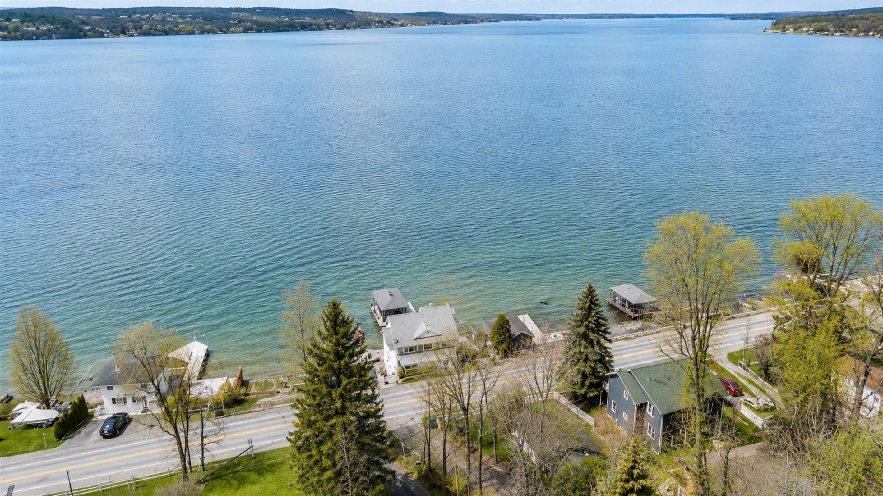 Nestled along Canandaigua Lake, this cozy neighborhood boasts private docks, walkable charm, and scenic forested backdrops—ideal for lake life lovers. 🏡🌲🌊