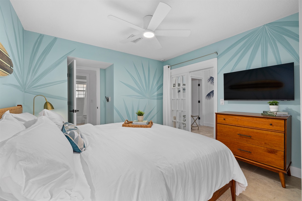 Bright, airy, and beautifully designed ✨
Enjoy a spacious retreat with modern comforts and calming coastal touches.