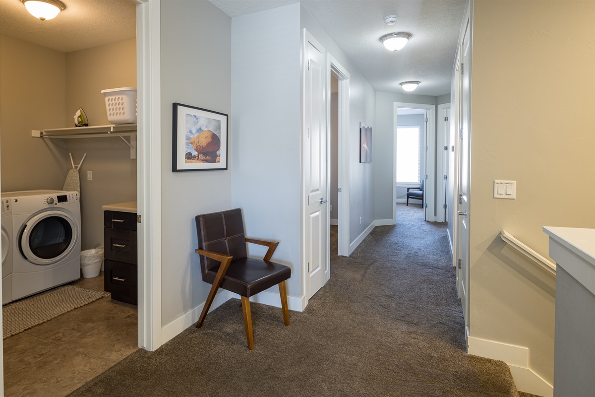 Upstairs Hallway - Entrada 635