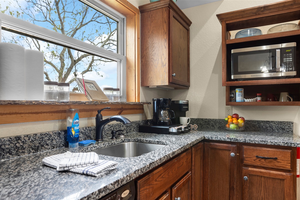 Kitchen: Enjoy granite countertops and bright views while you whip up delicious meals!

