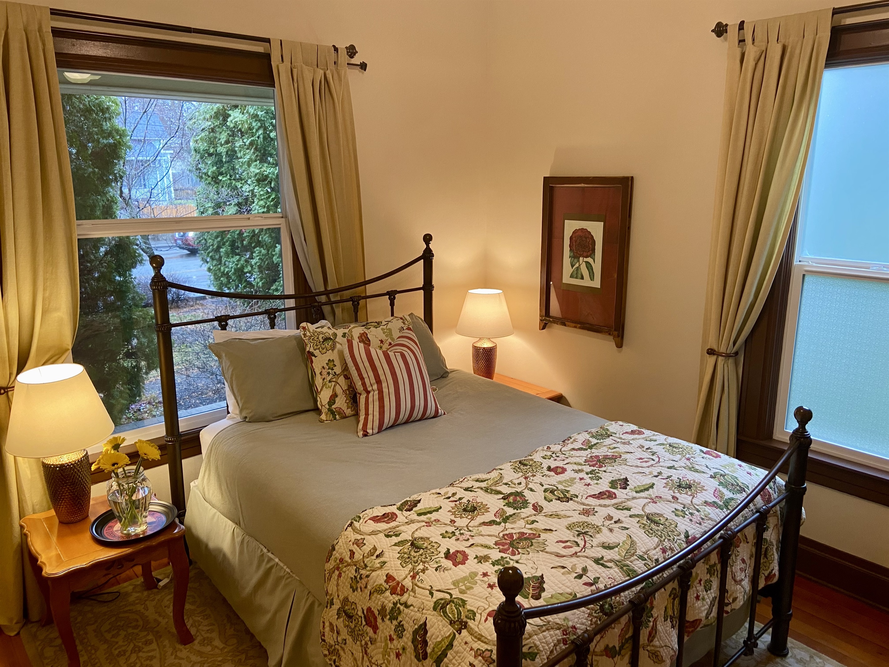 Main Floor, Queen Bed
