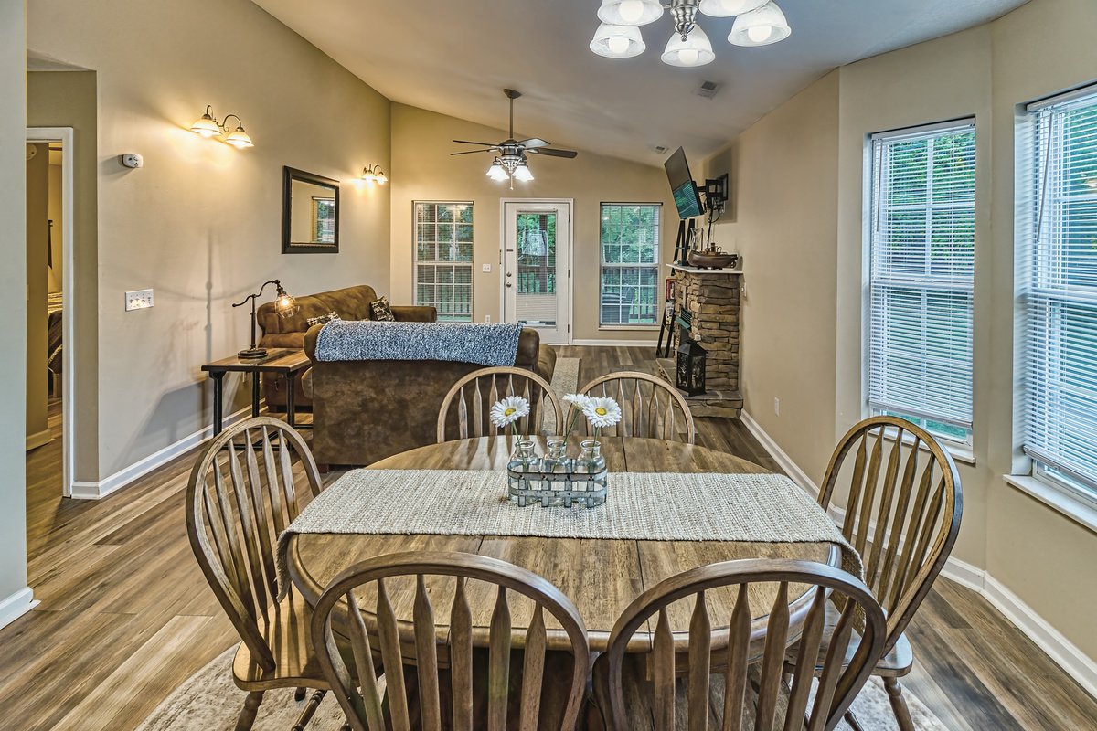 Dining room, for breakfast or evening meal. 