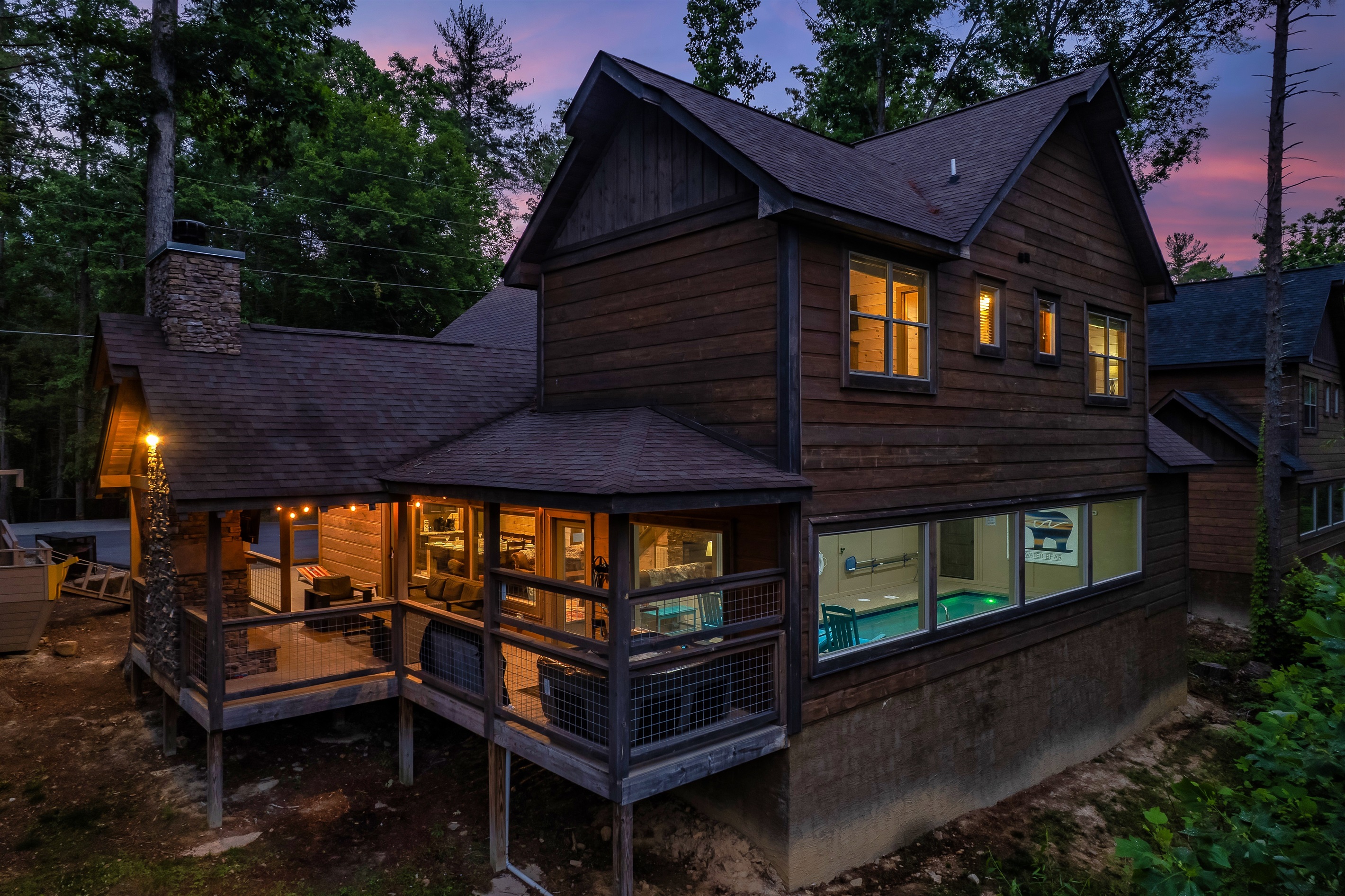 The Water Bear with indoor pool and 4 Bedrooms with en-suite bathrooms. Minutes from the Parkway!