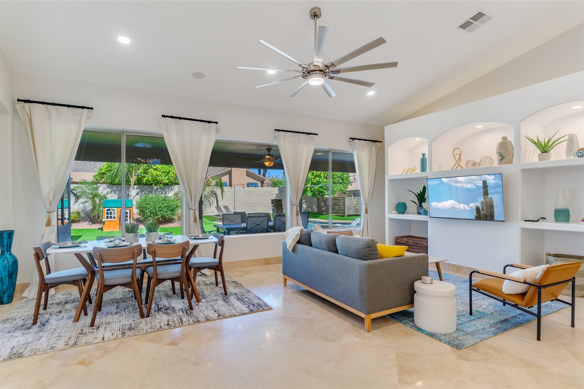 Our giant 6' fan will keep you cool while enjoying dinner, drinks, or great conversation in the living & dining room off the entry.