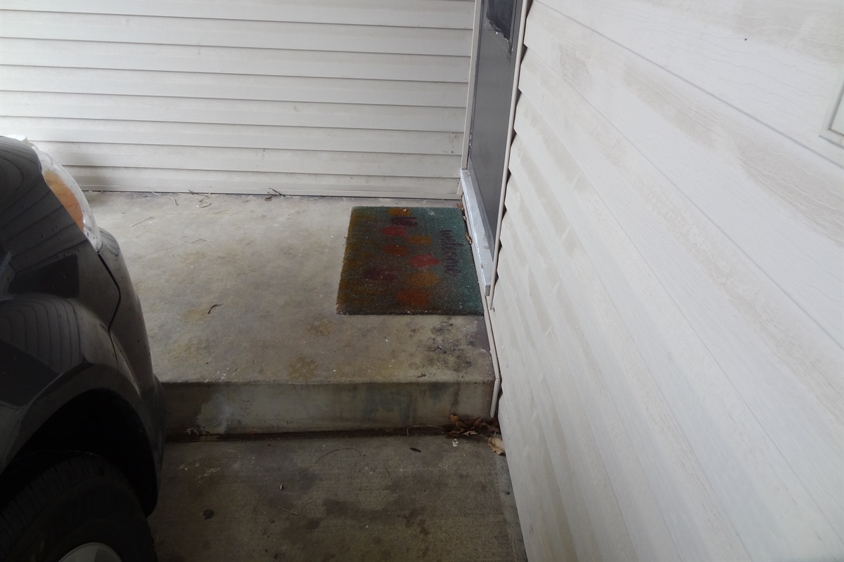 2 steps at side entry