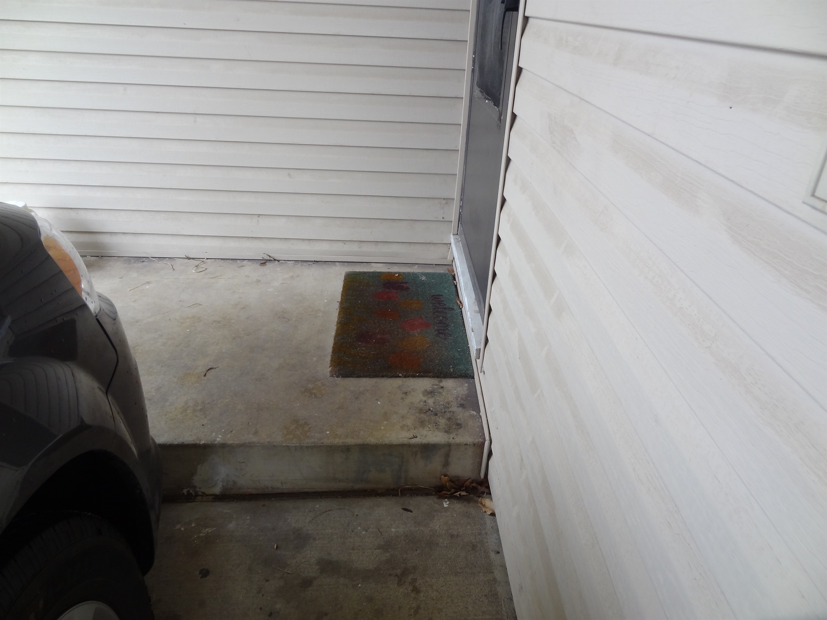 2 steps at side entry