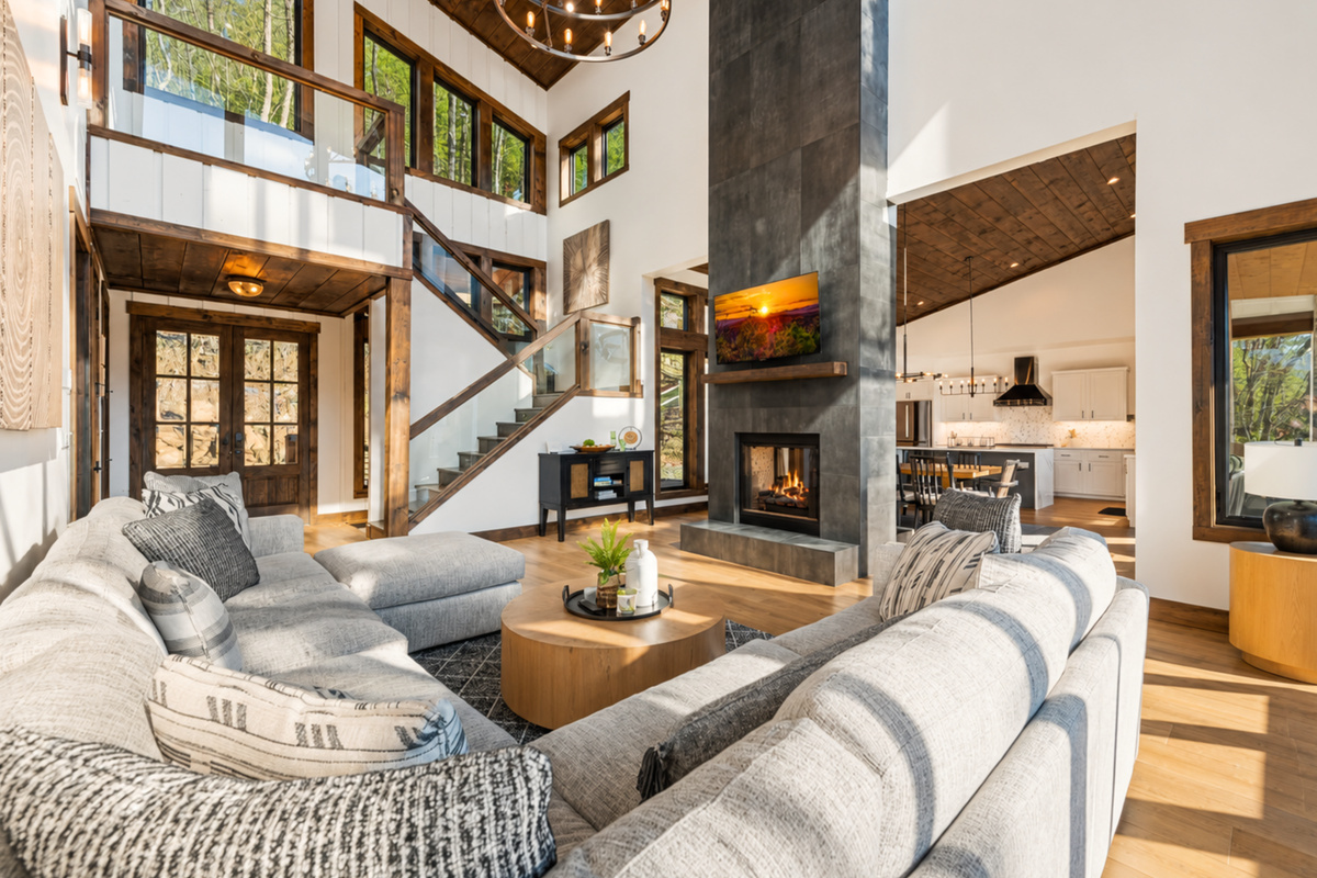 Open, airy, and made for togetherness.
*Indoor Fireplace (Seasonal Use October - April)