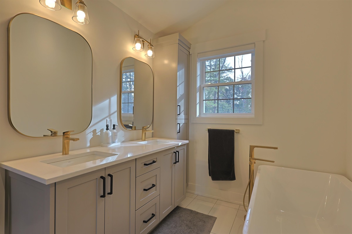     &ldquo;Clean lines, elegant details, and a relaxing atmosphere throughout.&rdquo;