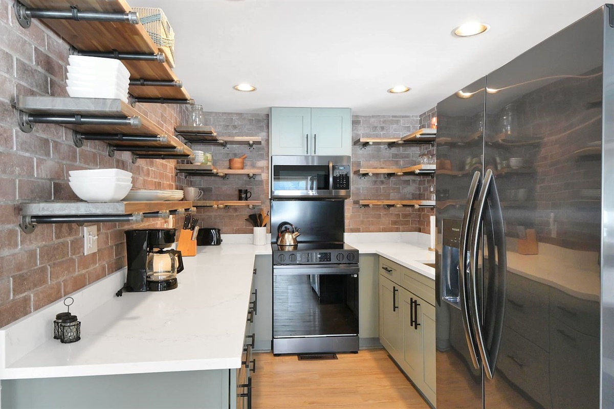 Beautiful lake rustic style kitchen with open shelves and natural light