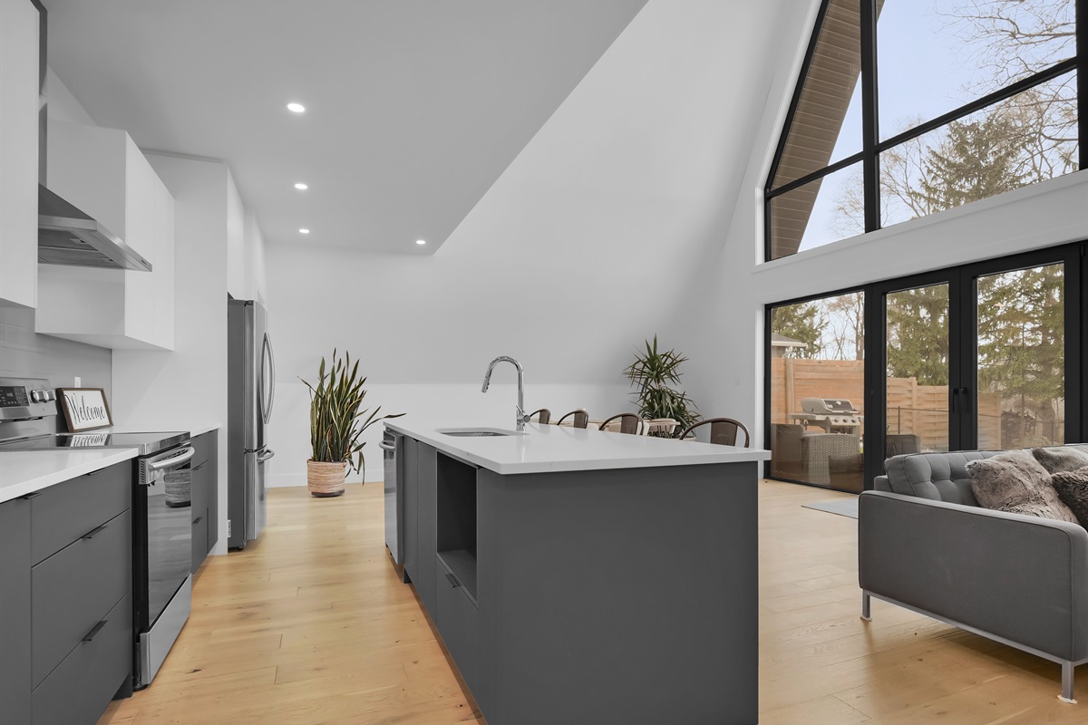     &ldquo;Bright, open living space with floor-to-ceiling windows&rdquo;