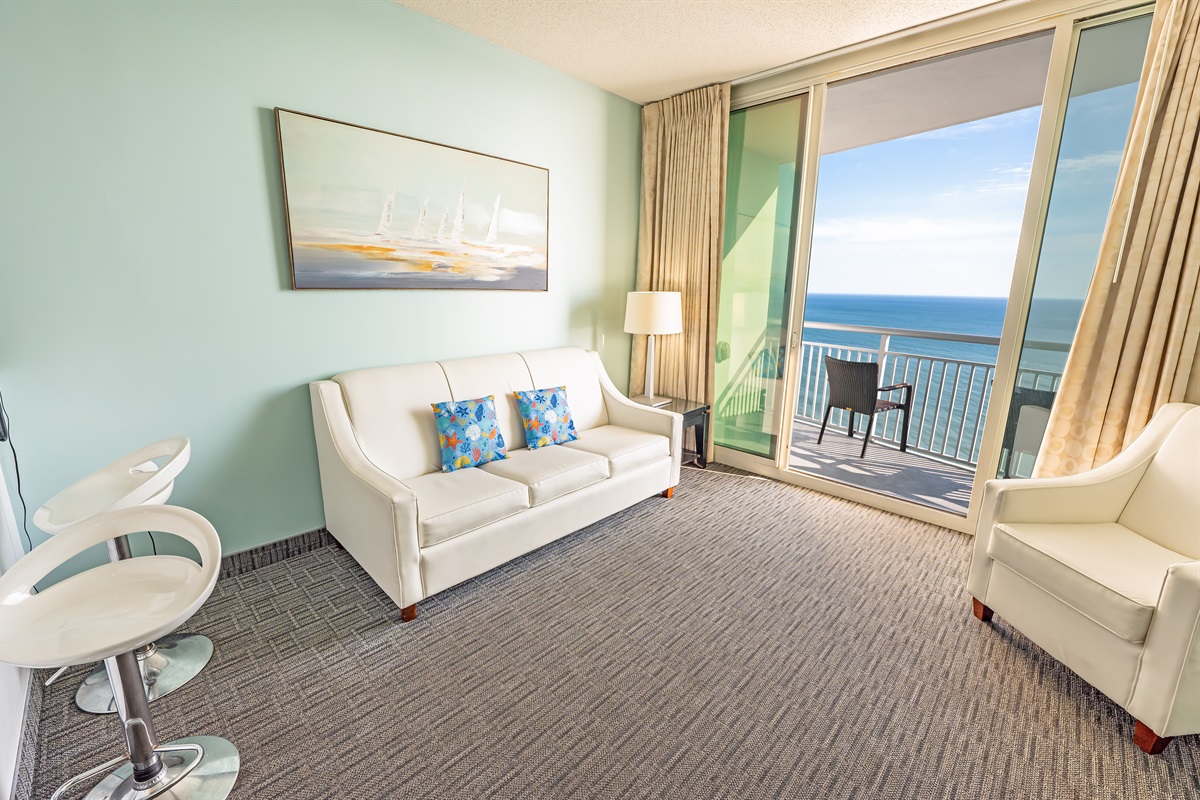 Living Room with Stunning Views🌊☀️
