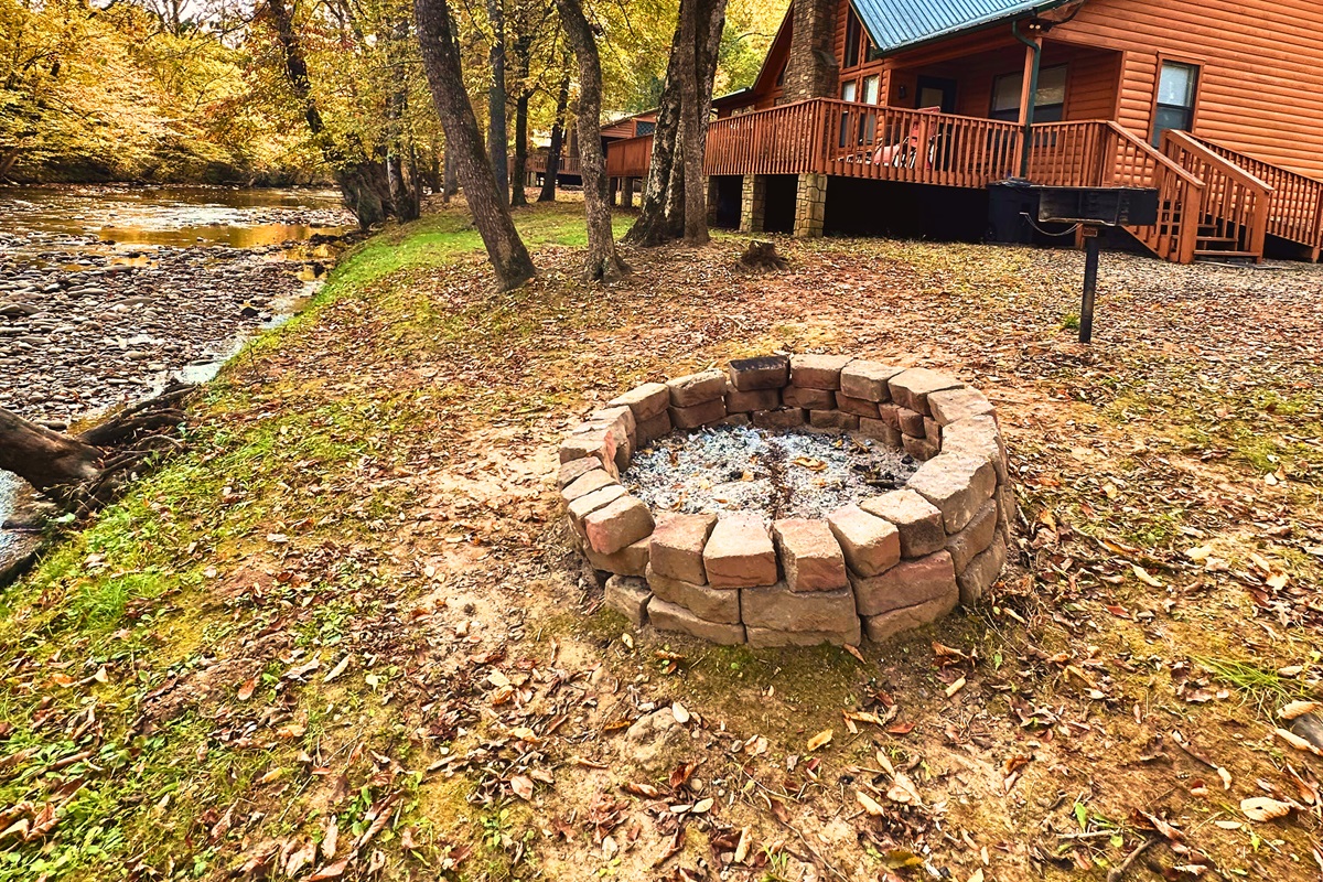 Cozy evenings by the fire pit with creek sounds and mountain views