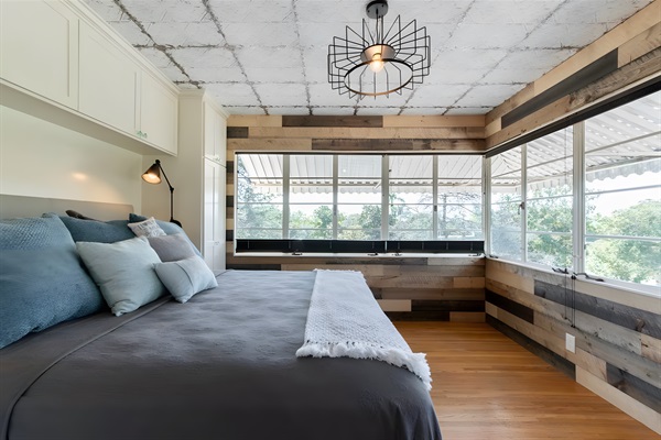 Master bedroom with Cal King
