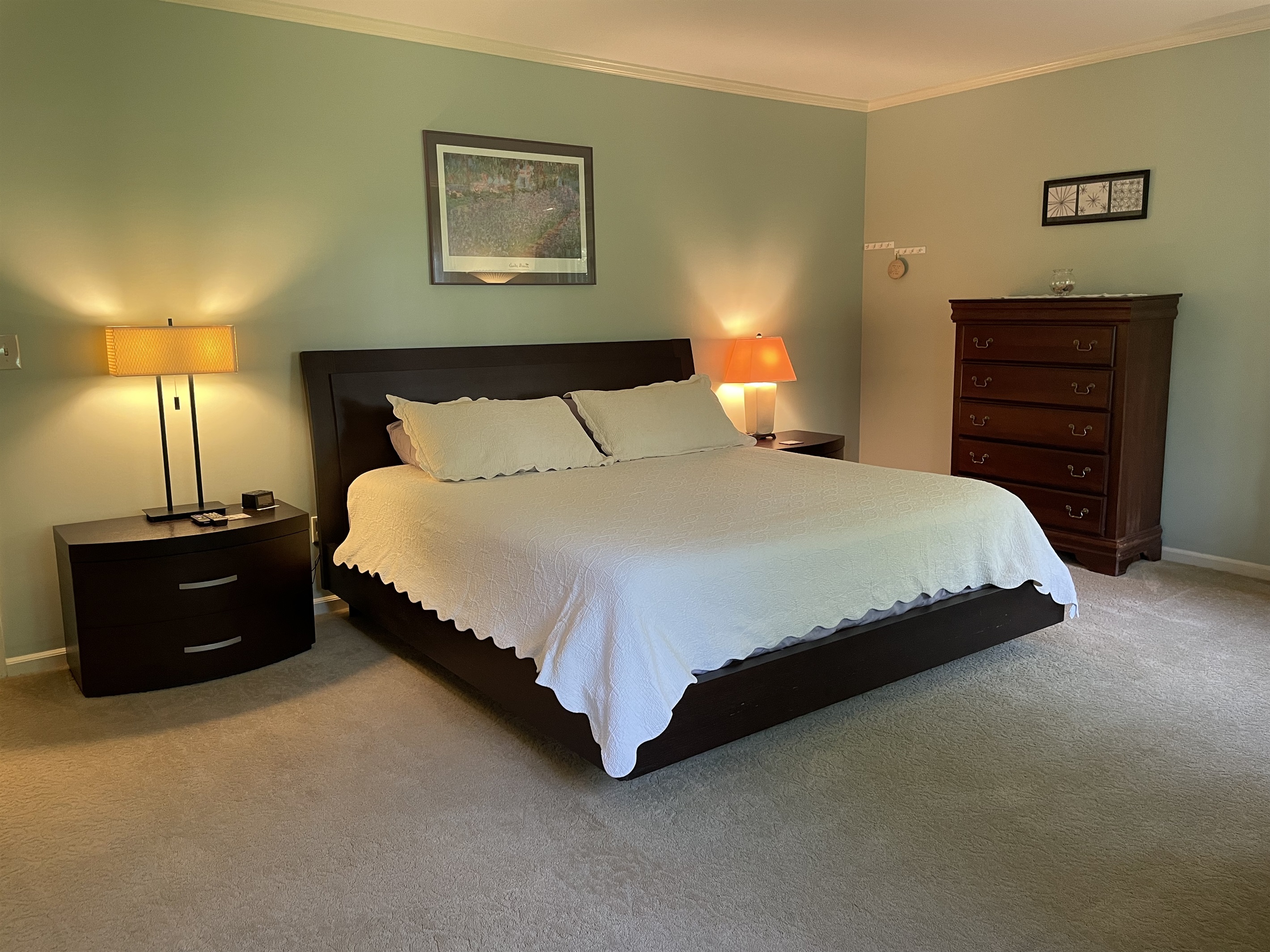 1st floor King w/ ensuite