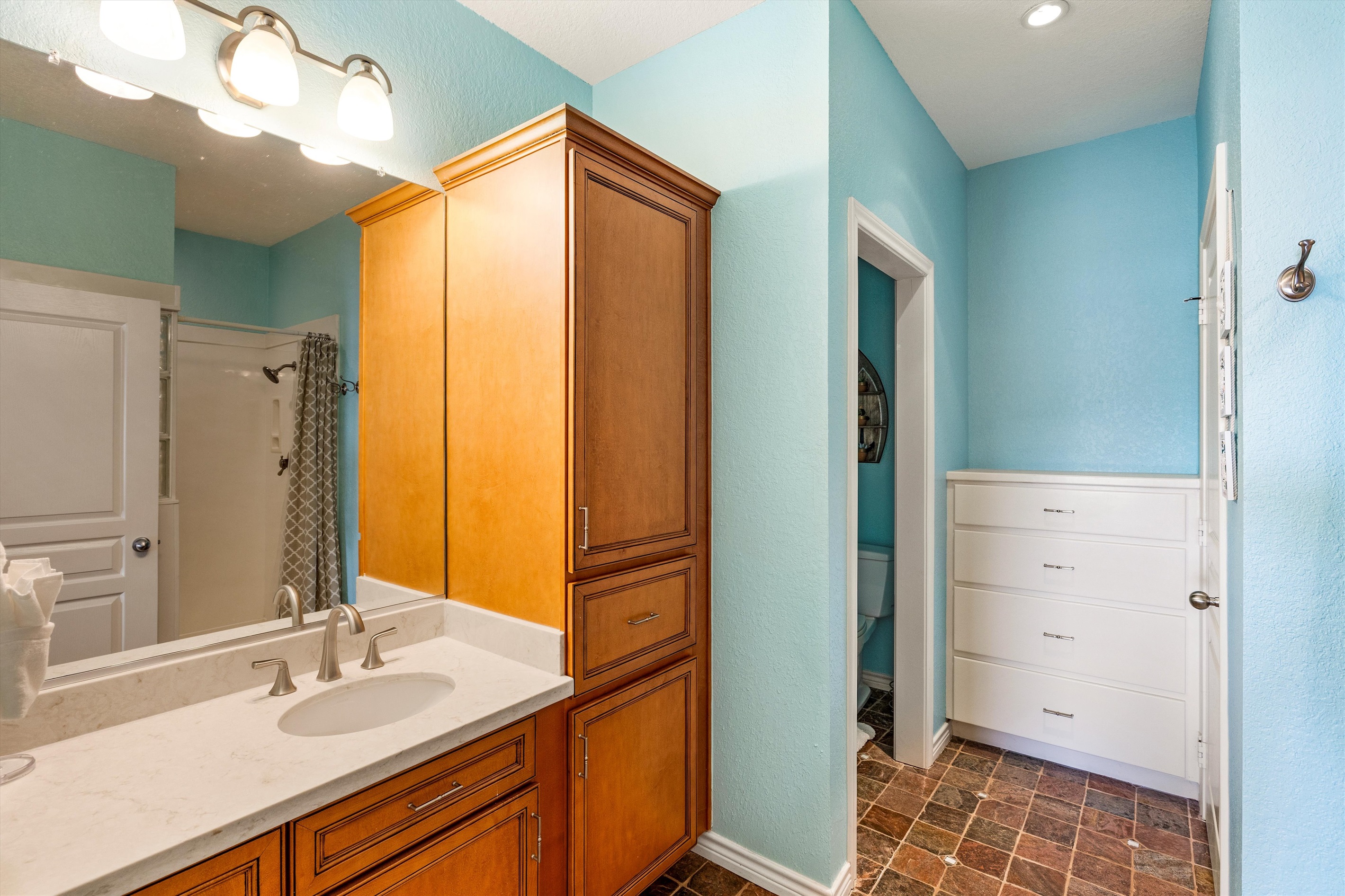 “Coastal comfort with modern finishes.”