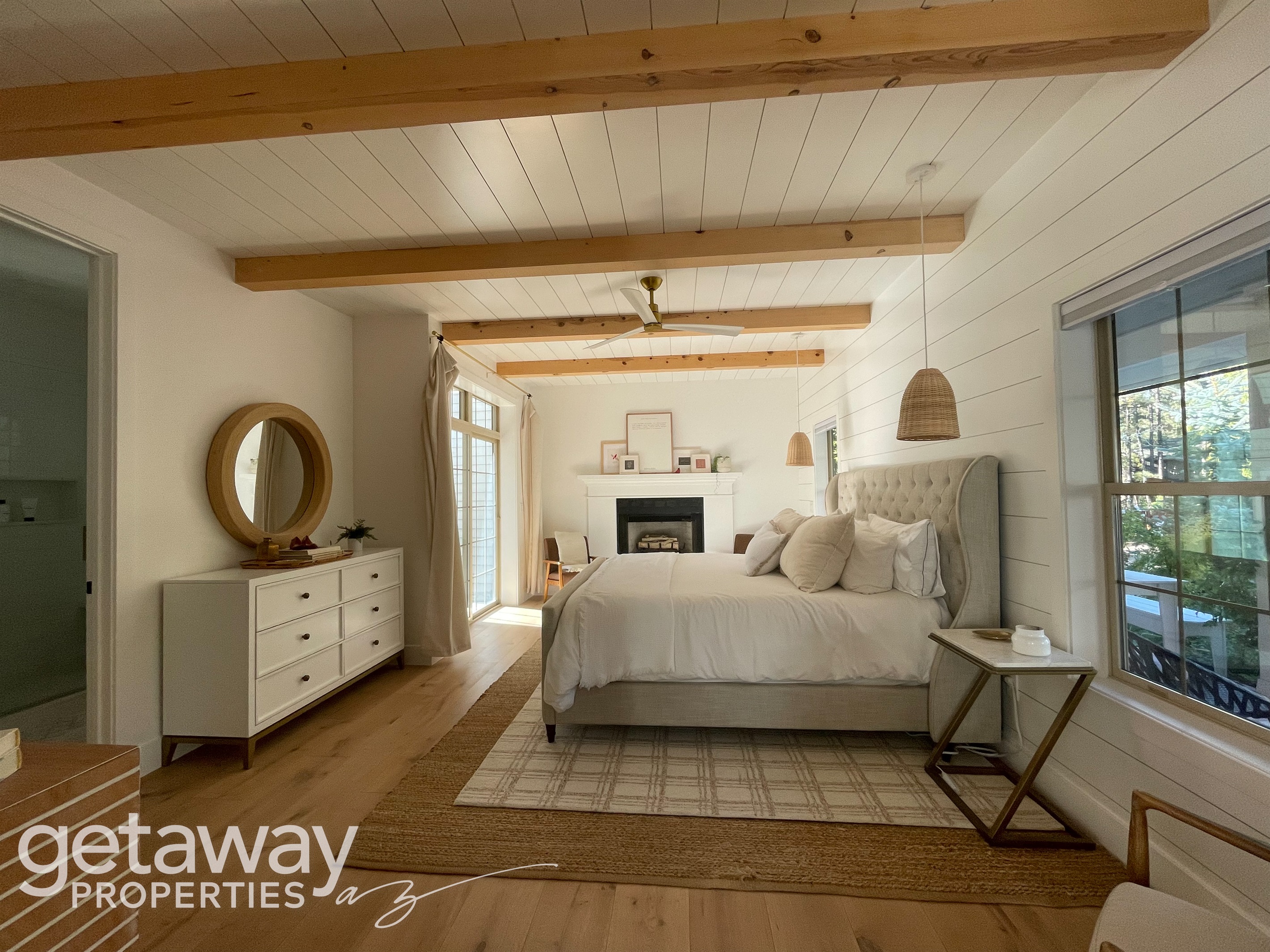 Downstairs King bed