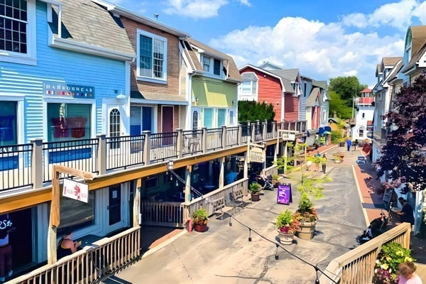 Just steps from the waterfront, this colorful strip is your go-to for souvenirs, sweets, and South Haven style