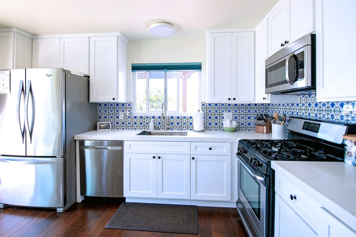 This kitchen is fully equipped with everything you need to prepare meals for your loved ones. Granite countertops and newer appliances. 