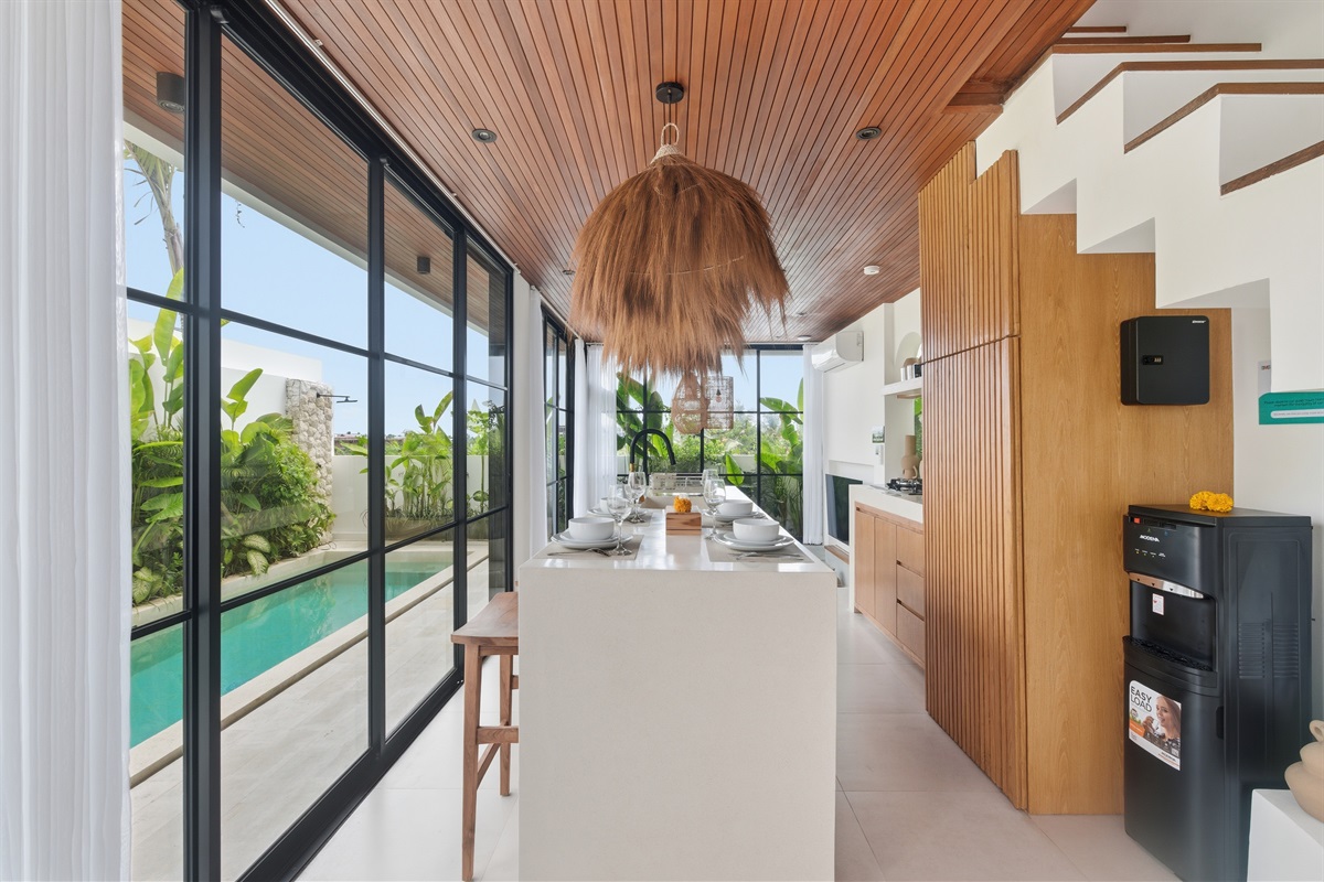 Kitchen & Dining Area
