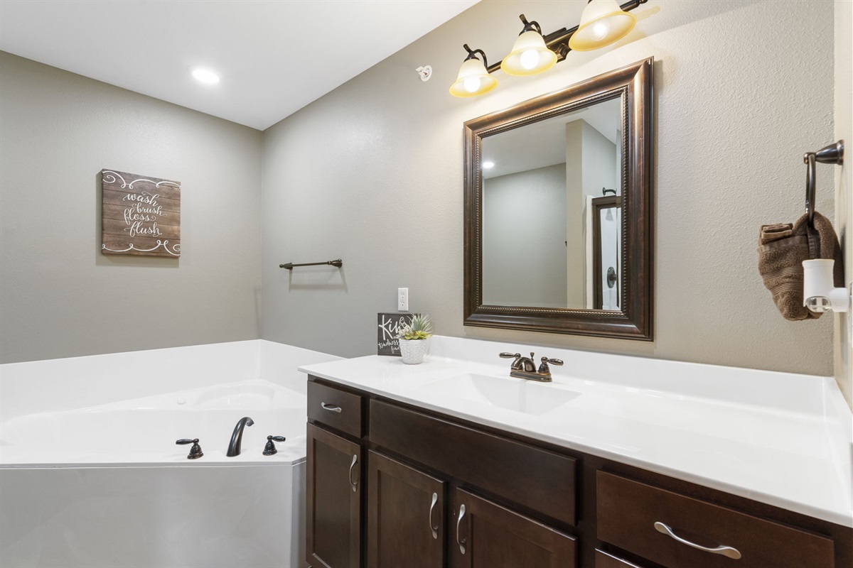 King bed #3 ensuite bathroom