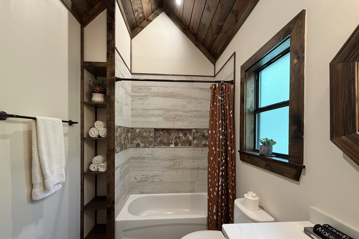 Second full bath upstairs.