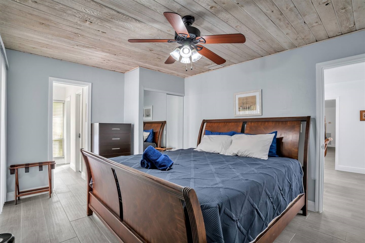 Master bedroom, with King size bed, smart tv, and Patio access.