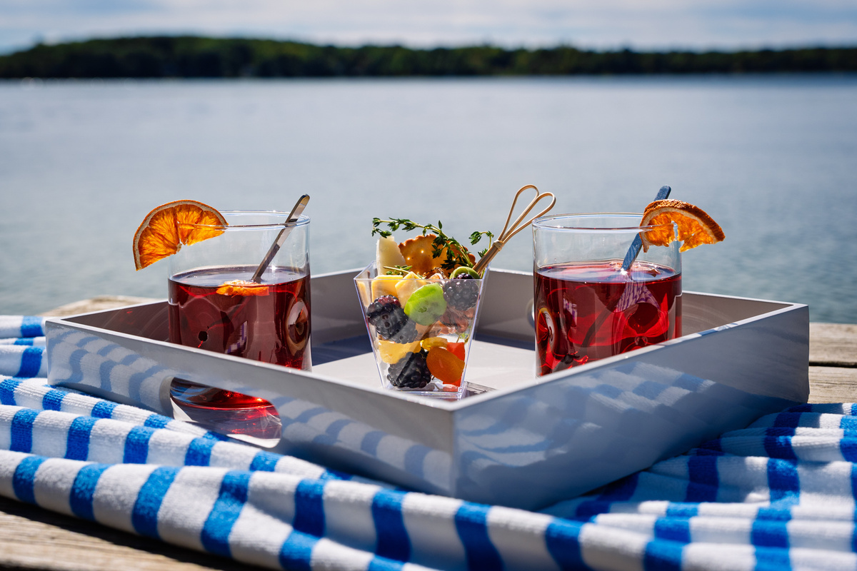 A colorful sip, a few favorite bites, and nowhere to hurry. Dockside on Lake Ann, the small moments are worth lingering over. 🥂💙