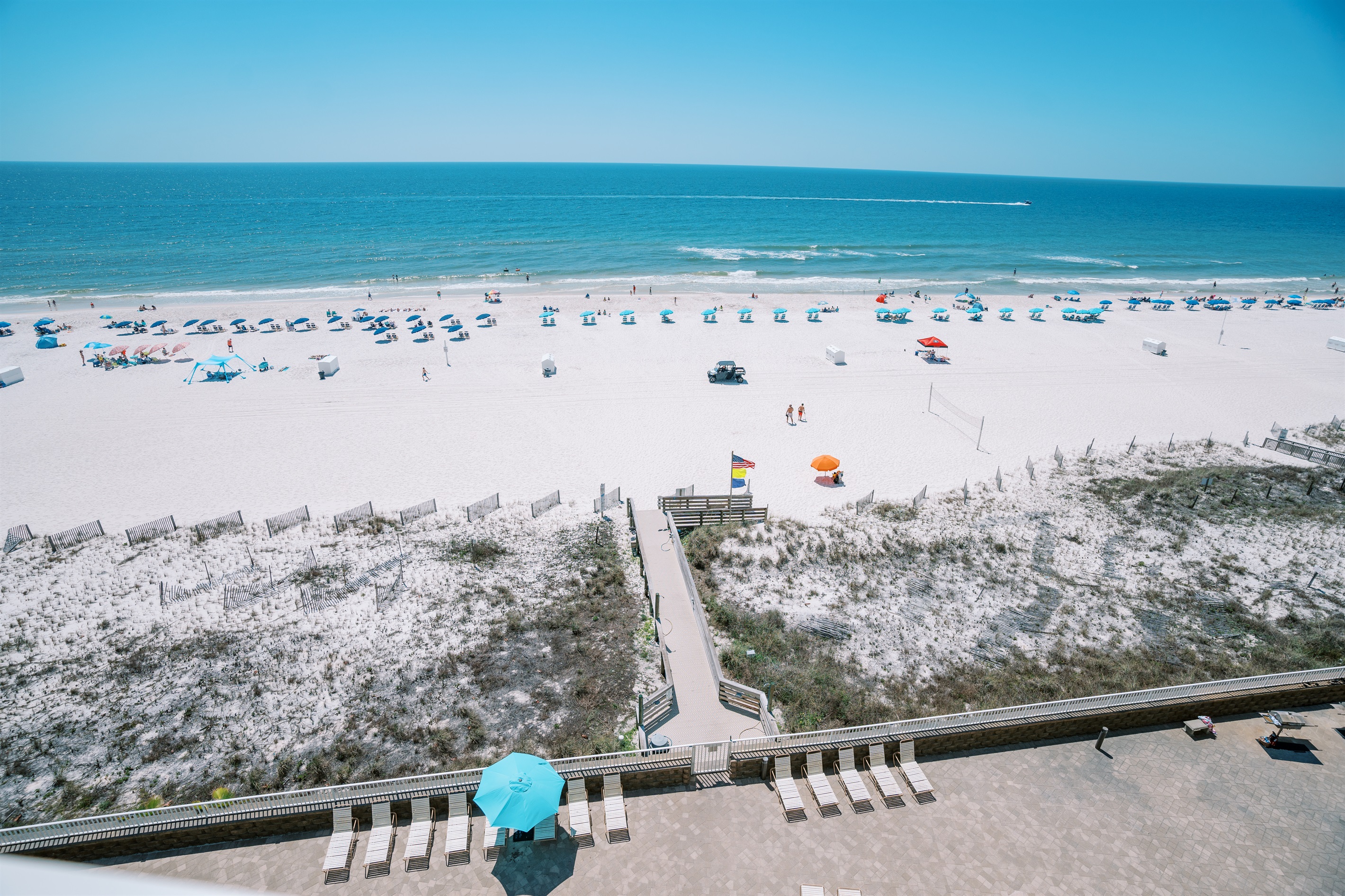 Grab your supplies from the closet, toes in the sand in seconds. 🏖️