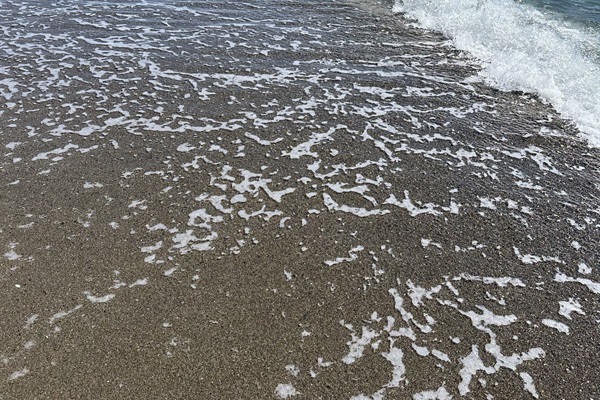 Walk along the infitinty beaches, soft sand, fresh sea water, all for you at Casa Folimanka.