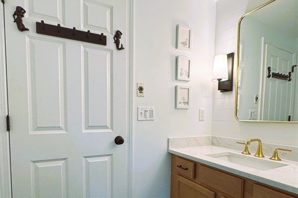 Second Floor Updated "Mermaid" Bath