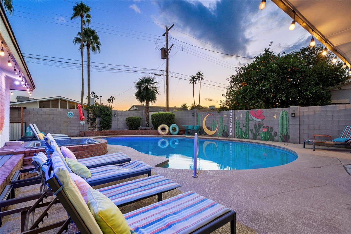 Lounge Pool Side With Your Friends