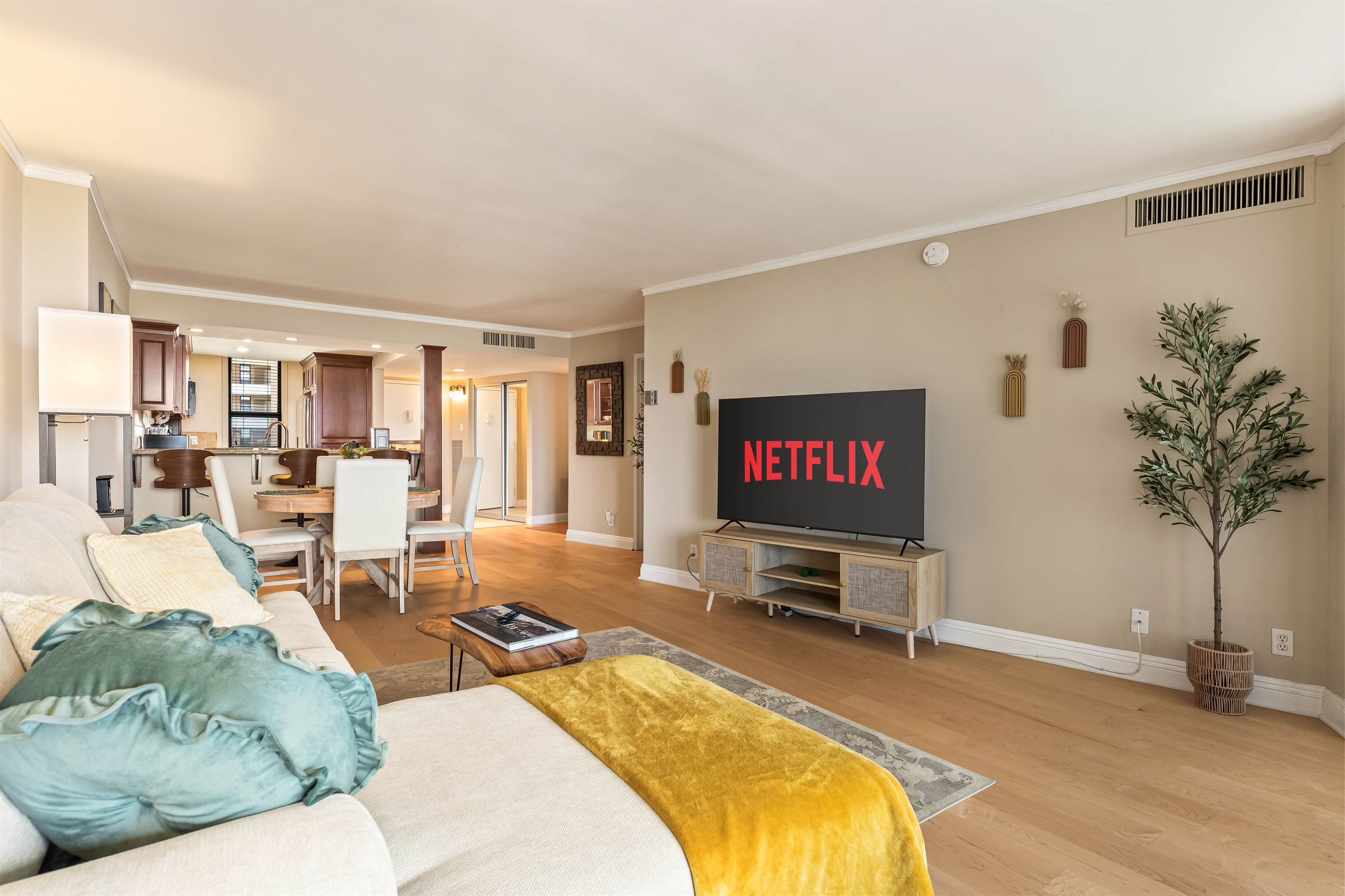 Living room with cable & streaming apps