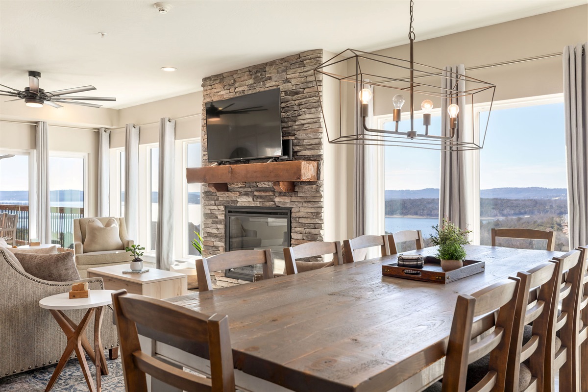 Main level dinning room with space for everyone