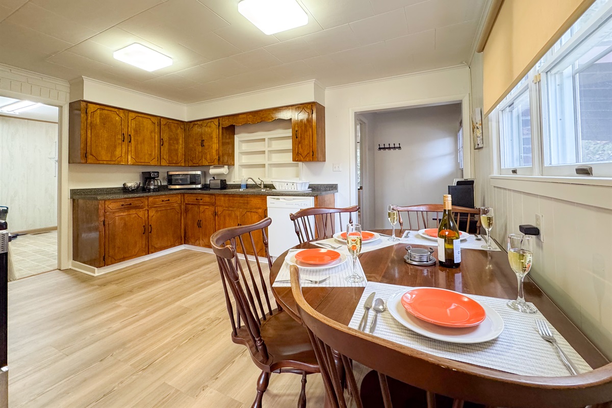 Dining Seating for 4 and the availability for 6 at the table.