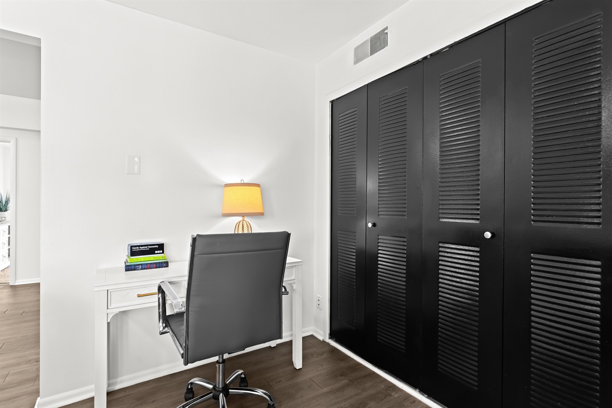 Maintain focus and clarity with a sleek, minimalist desk and comfortable ergonomic chair—perfect for planning and productivity.