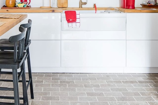 Kitchenette has fridge/freezer, microwave, toaster oven, and hi end hot plate with pans.