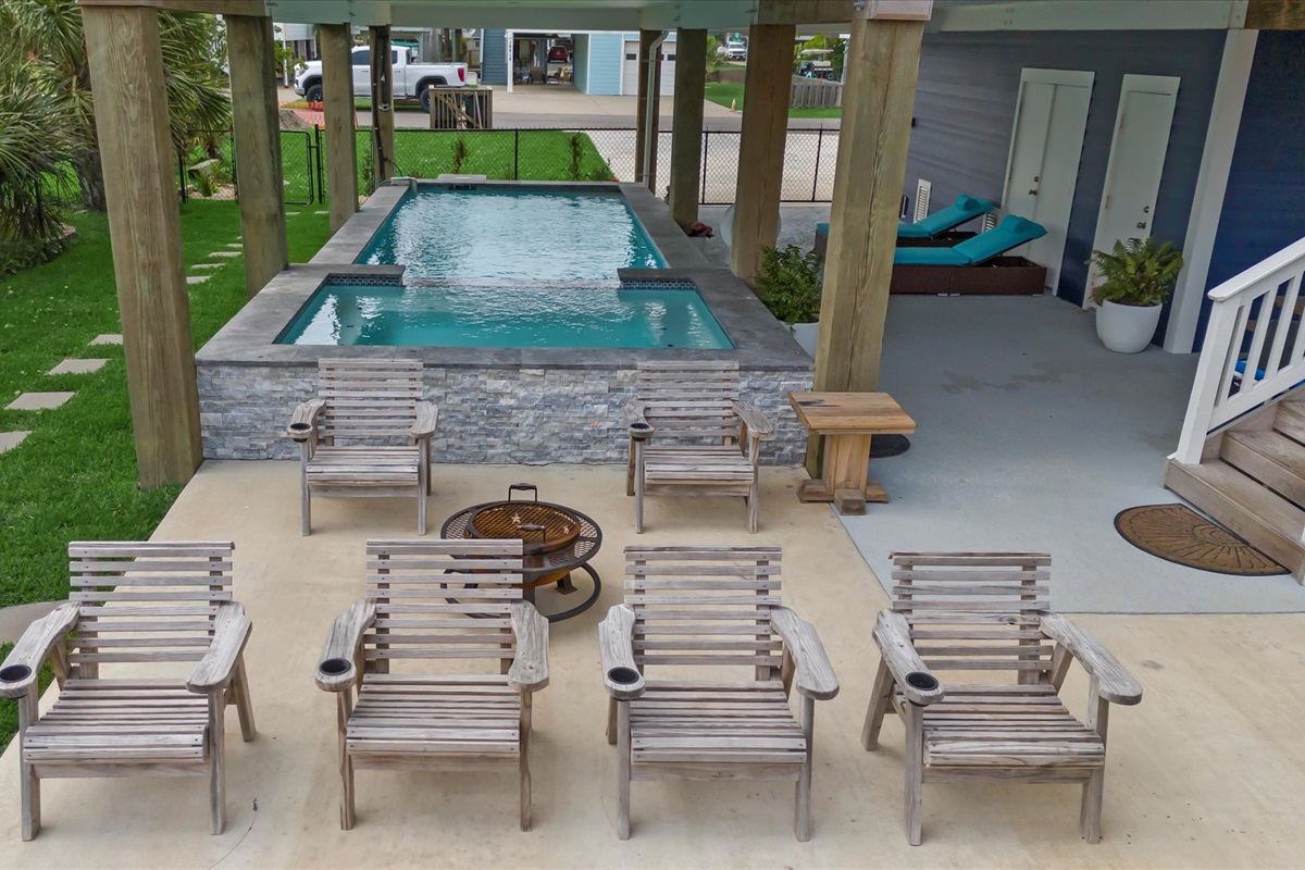 c80fd4c264eb4f799637cb4b1024c2e6 Large | Beachhouse | Texas | TX | Vacation Homes | Galveston | Crystal Beach | Kokomo | Breezy Days | Beachfront Elegance | Sunrise Serenity | Southern Sands Property Management, LLC