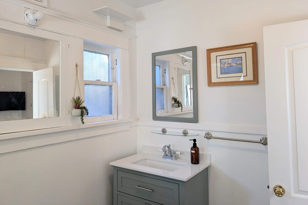 Enjoy a well-appointed bathroom with a modern vanity, ample counter space, fresh towels, and complimentary bath essentials to make your stay effortless.