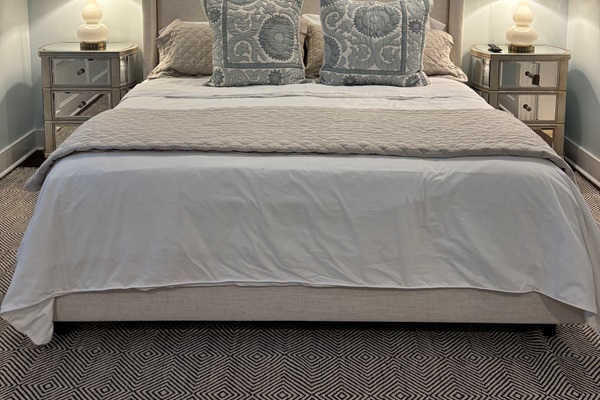 Primary King Suite with Luxury Bedding & Ensuite Bath – Quiet Retreat