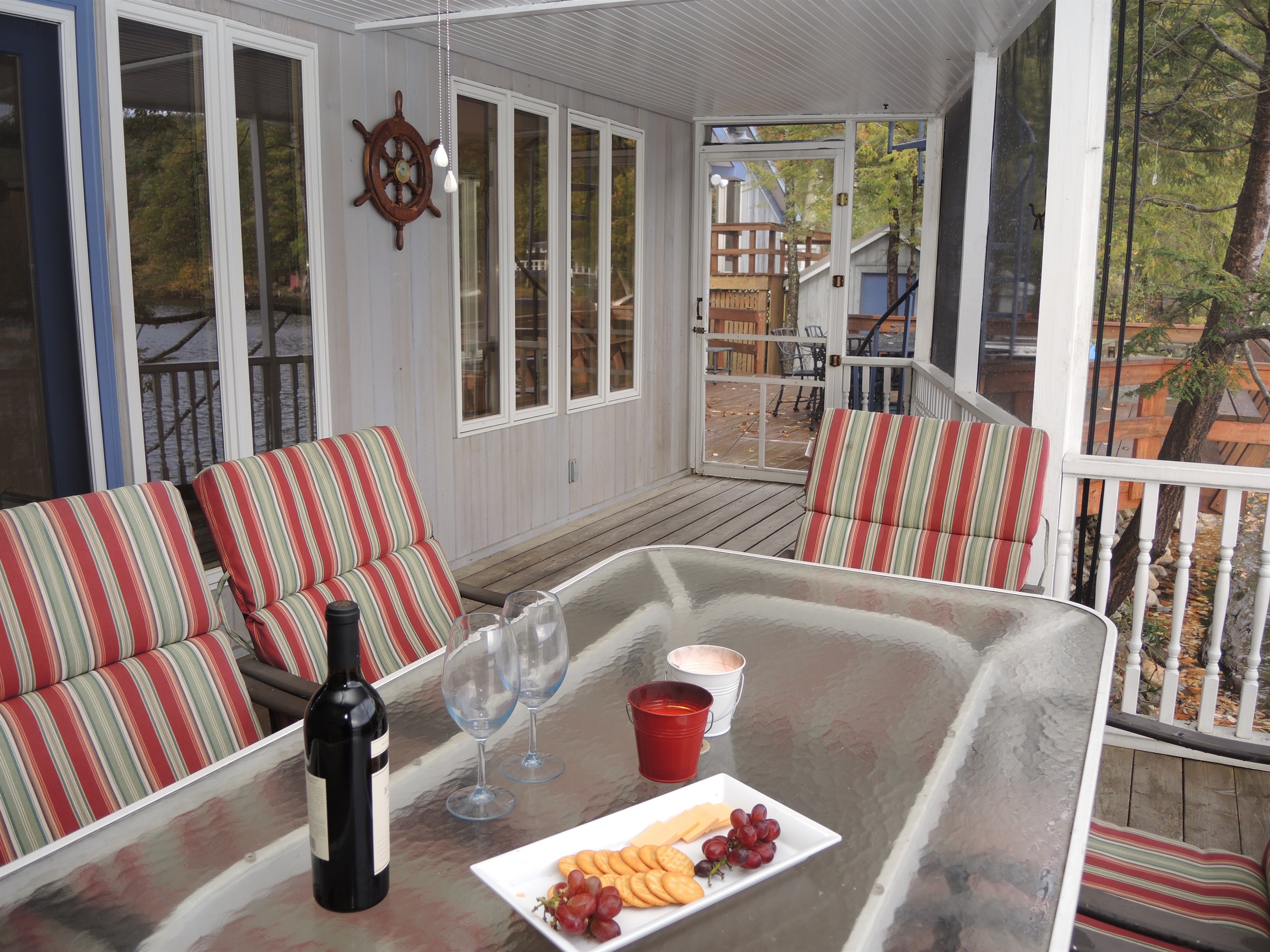 Sweet Spot Lakehouse - Screened in porch with lake view. Access to  outside.