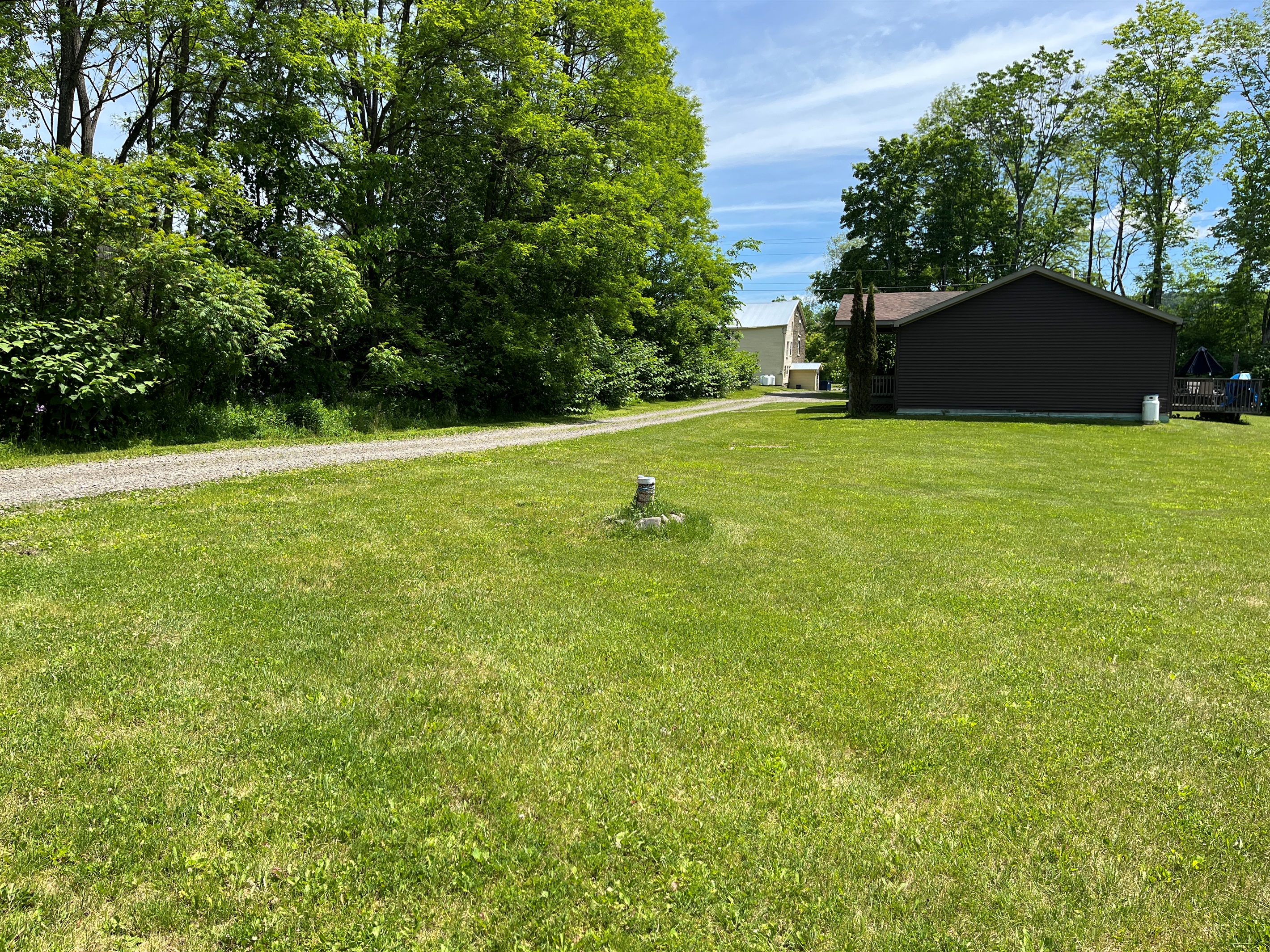 Side yard of Hopemill Ranch