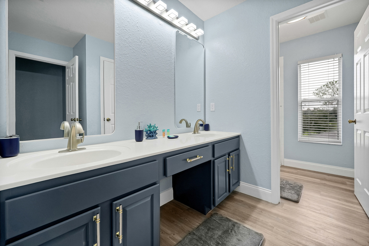 Hall bathroom vanity