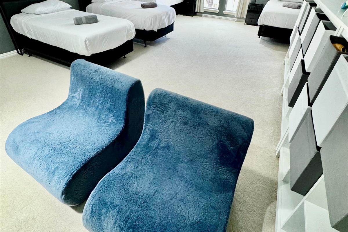 This spacious room has 4 single/twin beds, TV, game room and lounge chairs for great family/friends/work experience!