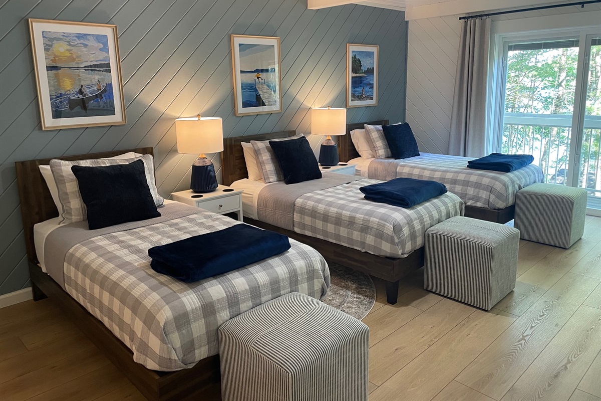 Bedroom 3 - Twin beds, lake view and balcony