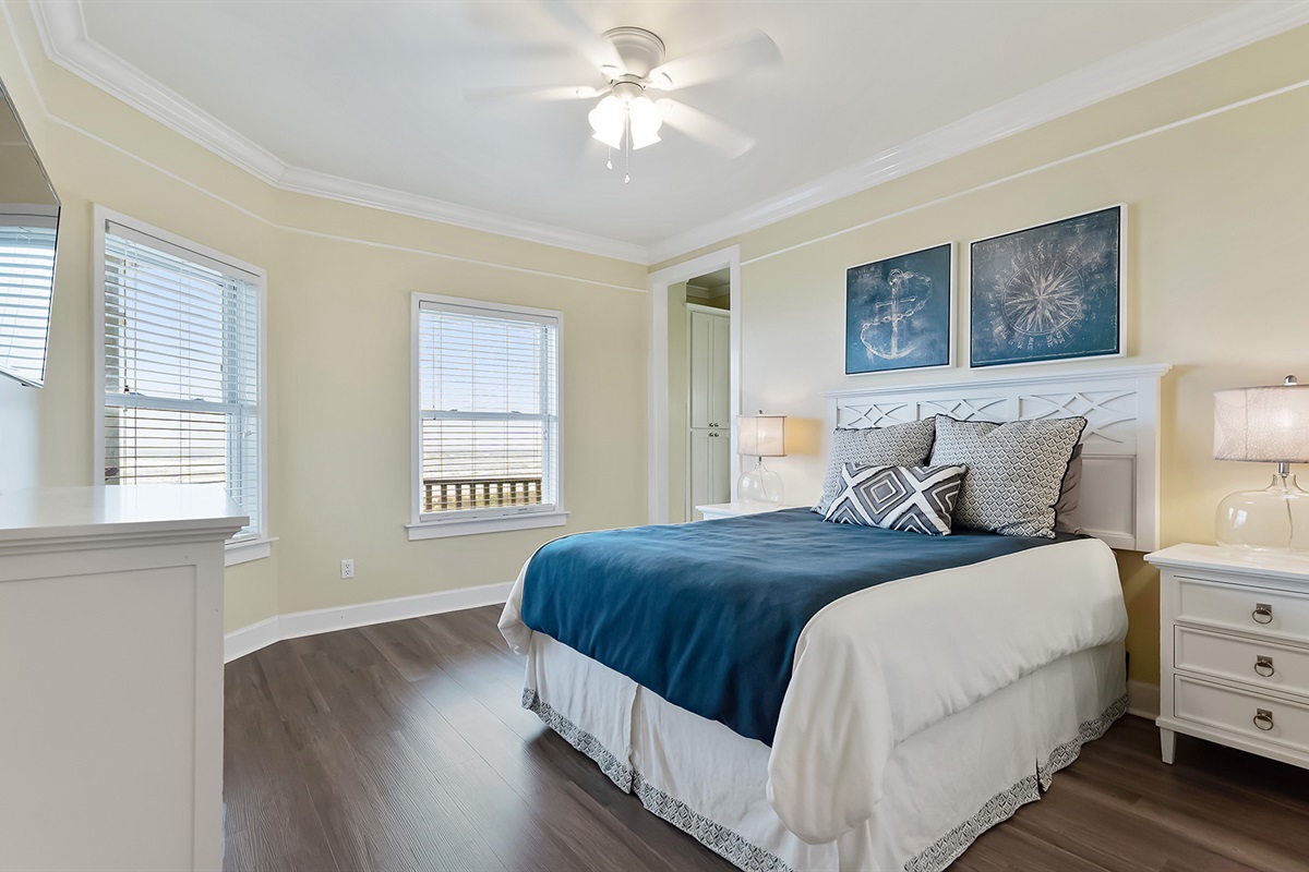 Queen Bedroom: With a queen bed, TV, and bayside views.